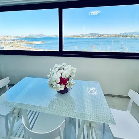 Luxury Sea View Center アパート